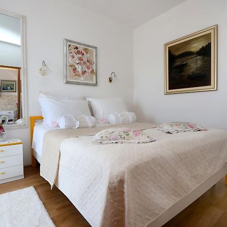 Apartmani Gloria Brodarica  Eksteriør billede