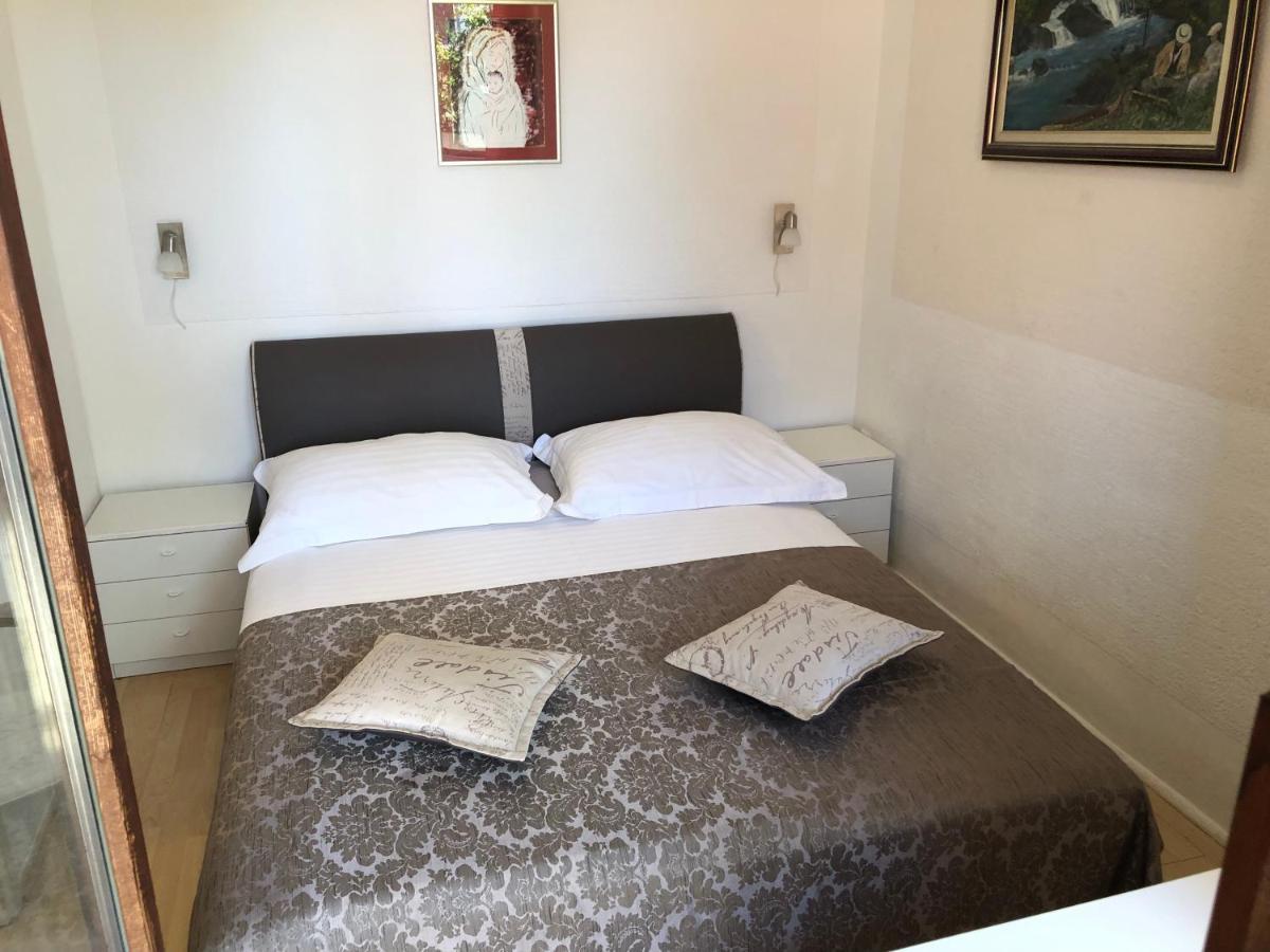 Apartmani Gloria Brodarica  Eksteriør billede