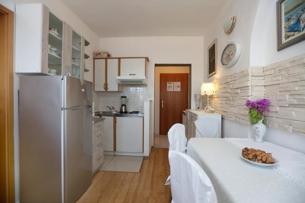 Apartmani Gloria Brodarica  Eksteriør billede