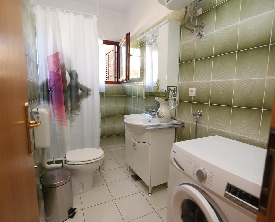 Apartmani Gloria Brodarica  Eksteriør billede