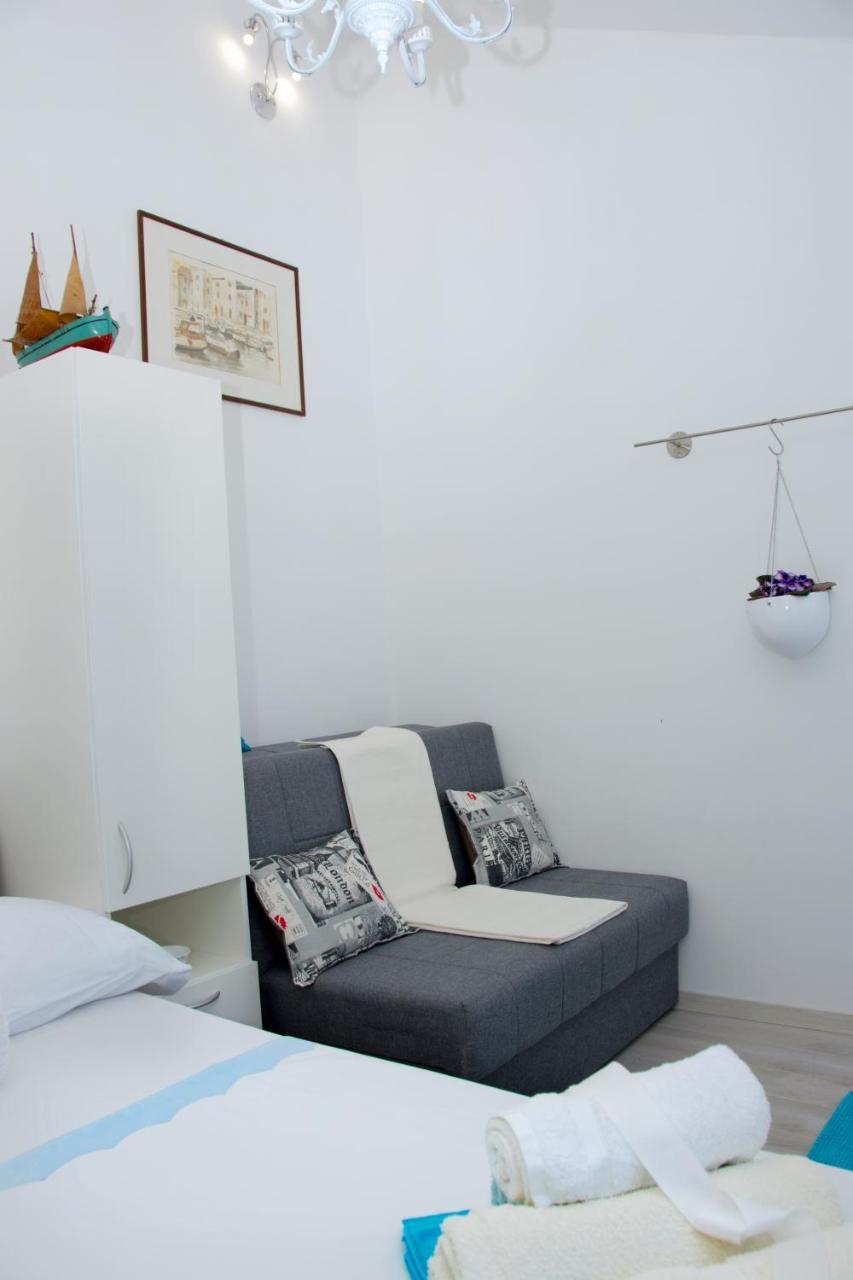 Apartmani Gloria Brodarica  Eksteriør billede