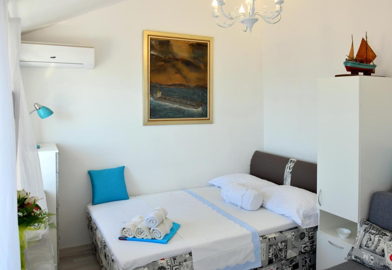 Apartmani Gloria Brodarica  Eksteriør billede